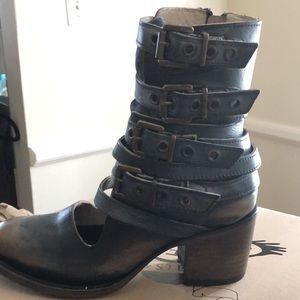 FreeBird By Steven Size: 8